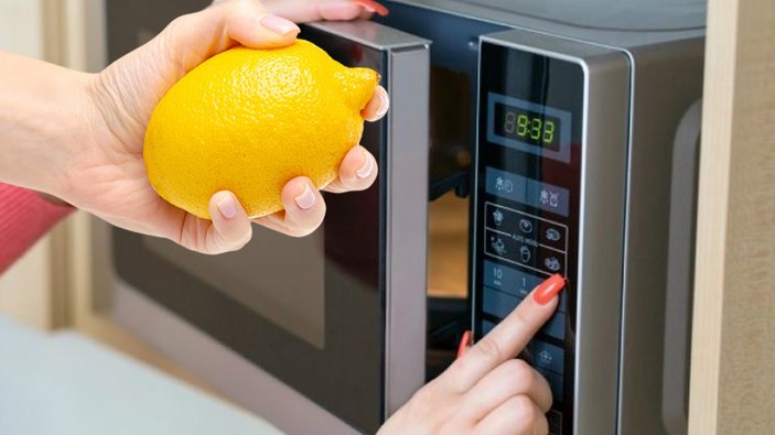 Limonu mikrodalgaya atan o etkiyi garantiliyor, 20 saniye yetiyor