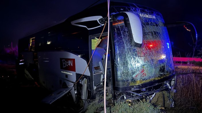 Çanakkale'de otobüs yoldan çıktı: 37 yaralı
