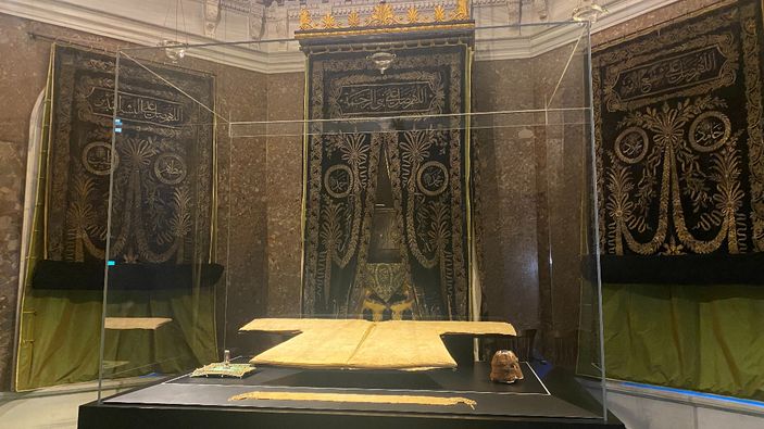 İstanbul'da Hırka-i Şerif'in ziyaret hazırlıkları tamamlandı