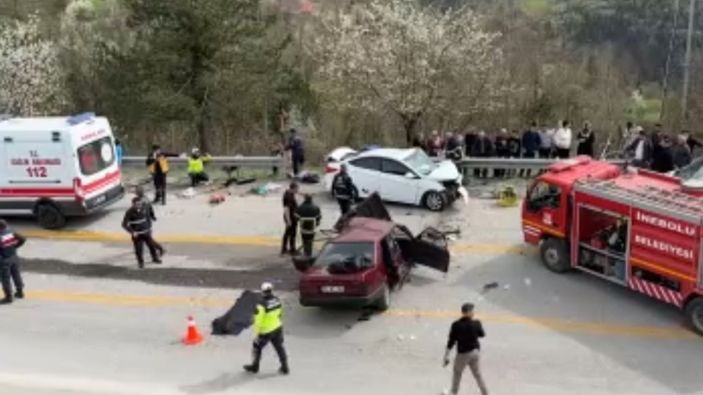 Kastamonu’da 2 otomobil çarpıştı: 3 ölü 4 yaralı