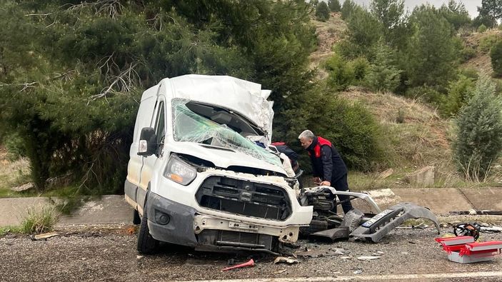Adıyaman'da kamyon ile minibüs çarpıştı: 1ölü