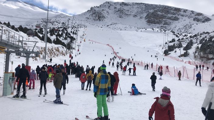 Erzincan'da Ergan Kayak Merkezi sezonu rekor ziyaretçiyle kapattı