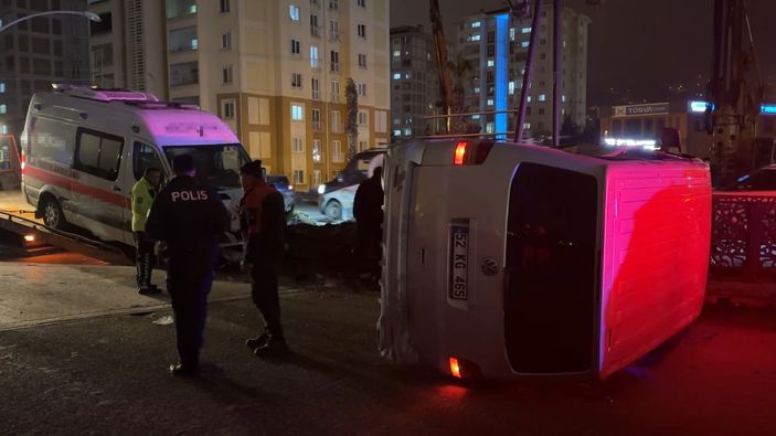 Samsun'da ambulans ile minibüs çarpıştı: 5 yaralı