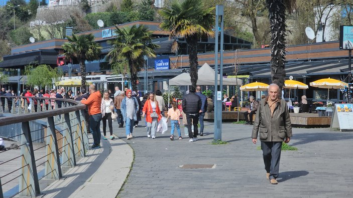 Zonguldak'ta vatandaşlar, sıcak havayı değerlendirdi