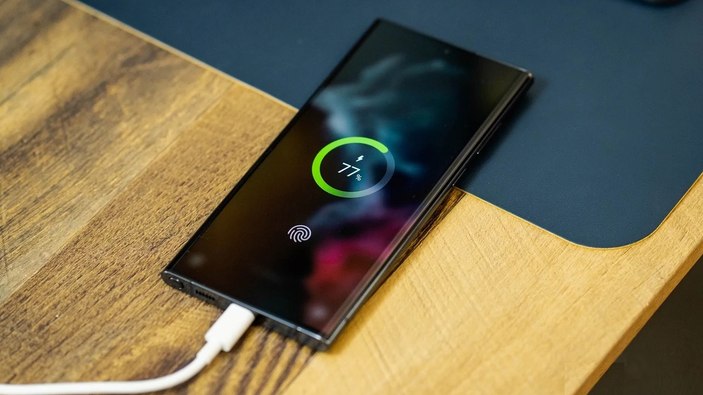 Ne iPhone, ne Samsung, ne Xiaomi... İşte şarjı en çok dayanan telefonlar