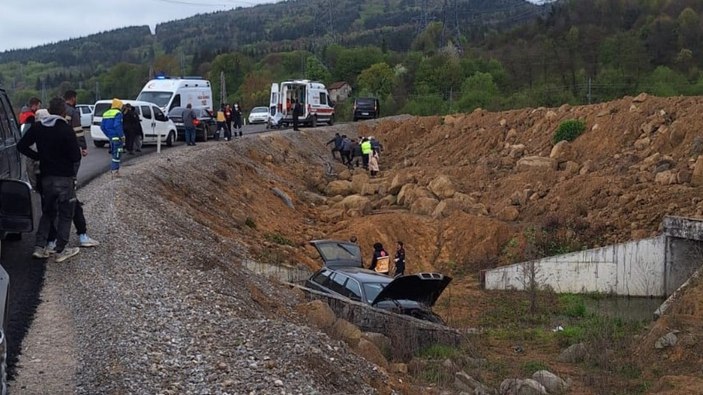 Zonguldak'ta otomobil, şarampole uçtu: 3 yaralı