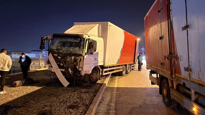 Erzurum'da 6 araca freni tutmayan kamyon çarptı: 1'i ağır 8 yaralı
