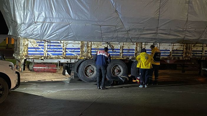 Çanakkale'de tır lastiğinin altında kalarak can verdi