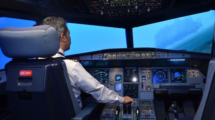 Güney Kore'de siyaset nedeniyle yumruklu kavgaya tutuşan pilotlar işten çıkarıldı