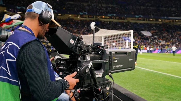 Futbolseverler ekran başına! Şampiyonlar Ligi'nde dev maç TRT 1'de şifresiz!