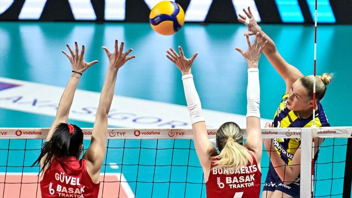 Fenerbahçe, file derbisinde Galatasaray'ı devirdi
