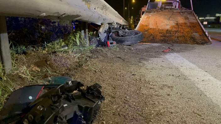 Bursa'da motosikletli, bariyerlere çarparak hayatını kaybetti