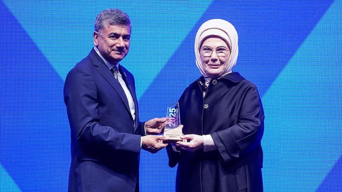 Emine Erdoğan'a "En iyi kadın lider" ödülü