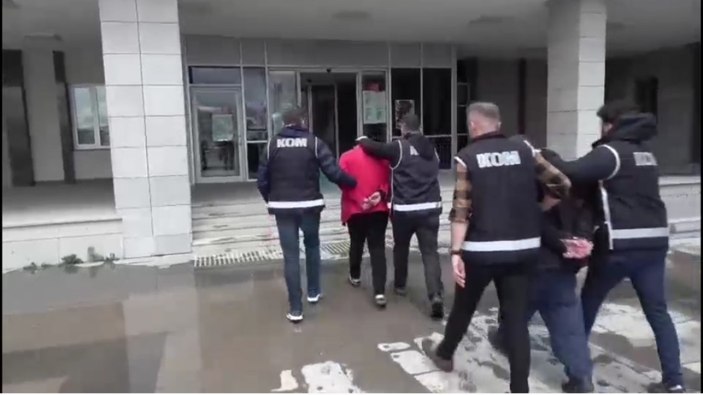 Van'da 13 adreste çok sayıda silah ve mühimmat ele geçirildi