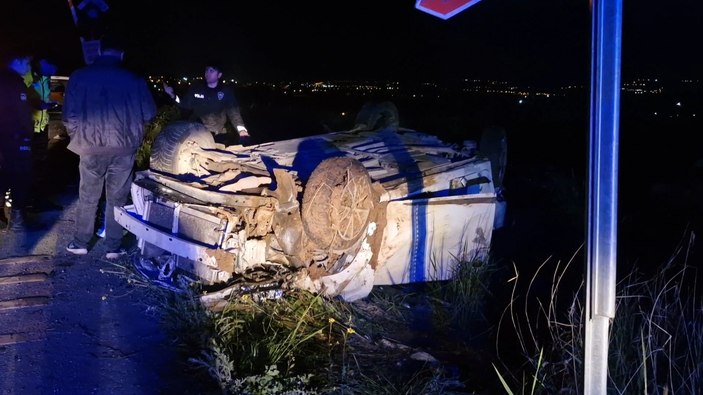 Diyarbakır’da otomobil şarampole devrildi: 1 ölü, 3 yaralı