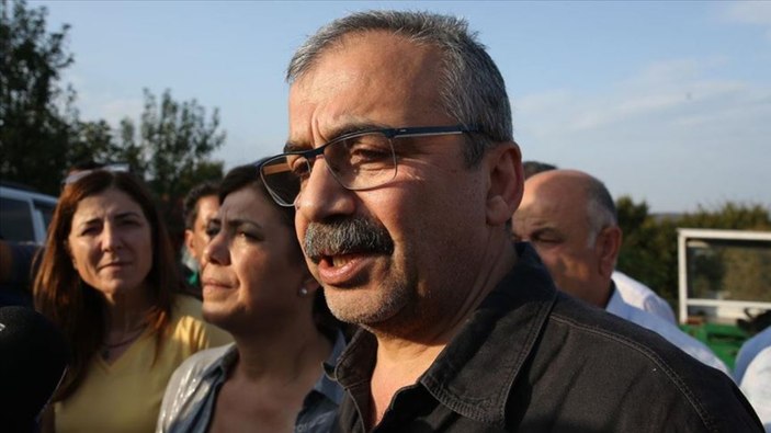 Sırrı Süreyya Önder'in Adıyamanlı hemşehrileri hastane karşısına pankart astı