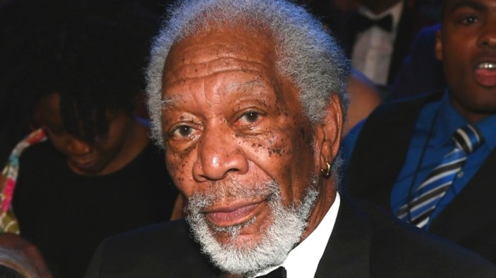 Sebebi tarz değil! Morgan Freeman bakın neden küpe takıyormuş...