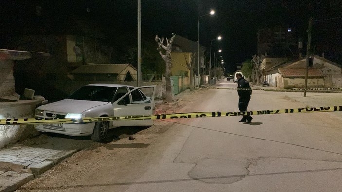 Karaman'da bıçaklandıktan sonra aracıyla hastaneye giderken kaza yaptı: 1 ölü