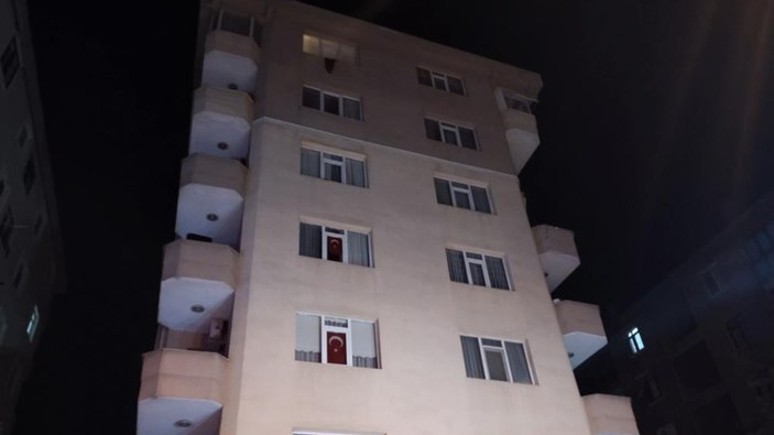 İstanbul Kadıköy'de balkon çöktü: Bina tahliye edildi