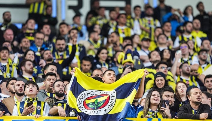Fenerbahçe tribünlerinden Ali Koç'a tepki!