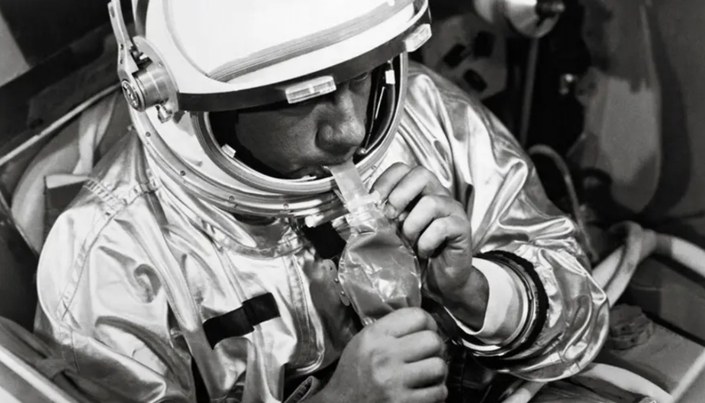 Astronot Yuri Gararin tarafından uzayda yenilen ilk yiyecek bakın neymiş….