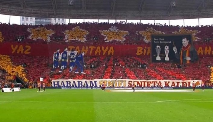 Galatasaray'dan Fenerbahçe'ye göndermeli koreografi!
