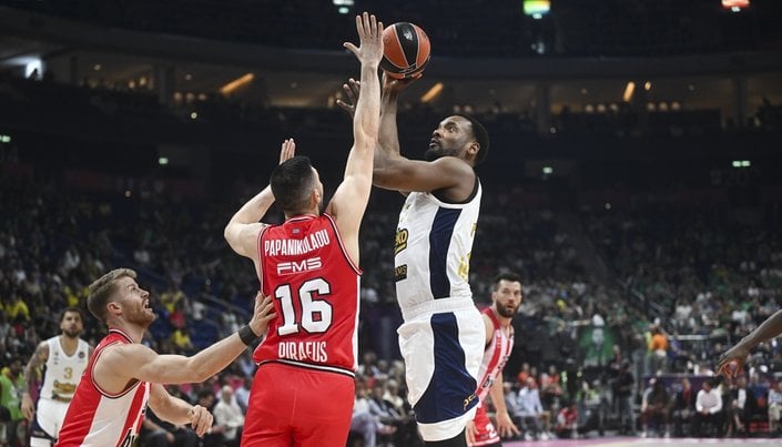 Olympiakos'a yenilen Fenerbahçe, EuroLeague'i dördüncü noktaladı