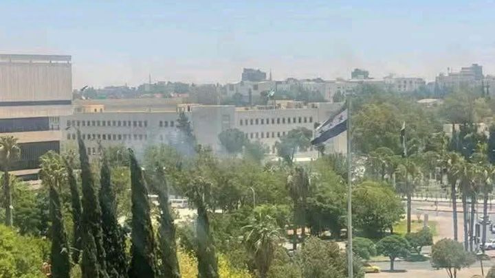 İsrail, Şam'da Savunma Bakanlığı'nı vurdu