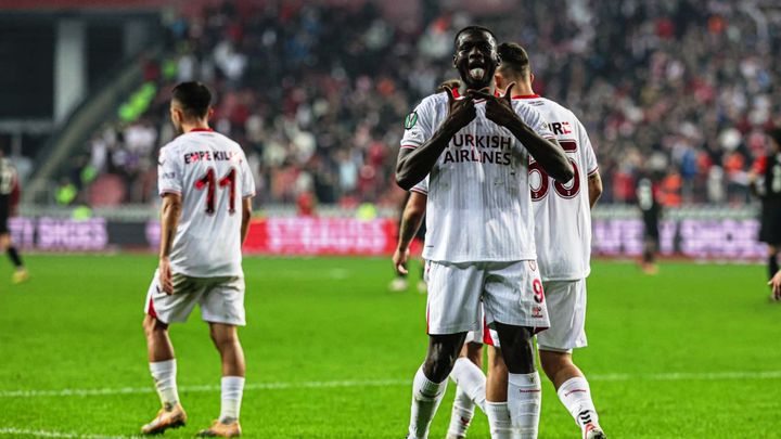Samsunspor, UEFA Konferans Ligi'ne damga vuruyor!