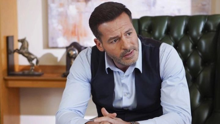 Uzak Şehir'de "Doktor Yalçın" ifşası! Meğer rolü bambaşkaymış...