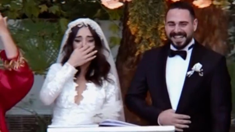 Nikah töreninde annesinin adını unutan damat izleyenleri güldürdü