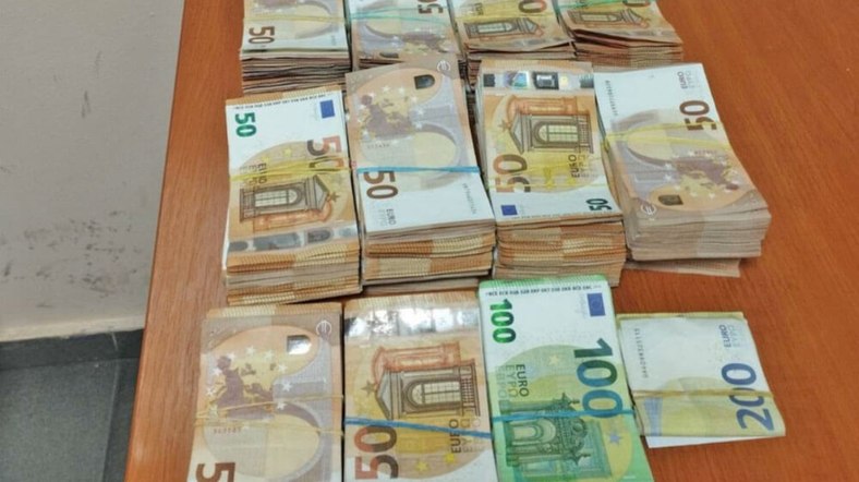 Hollanda'dan gelen trın hava filtresi içine gizlenen 102 bin euro bulundu