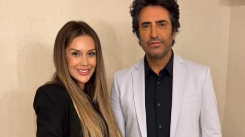 Dilan Polat, Mahsun Kırmızıgül'ü kulisinde ziyaret etti