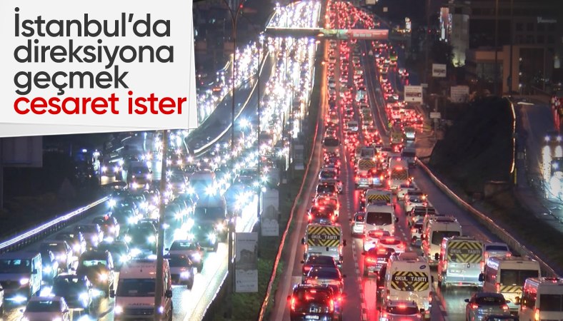 İstanbul'da yağmur trafiği kilitledi