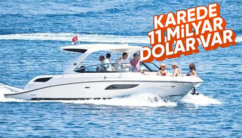 Bodrum&#039;da 11 milyar dolarlık teknede tanınan simaların tatil keyfi