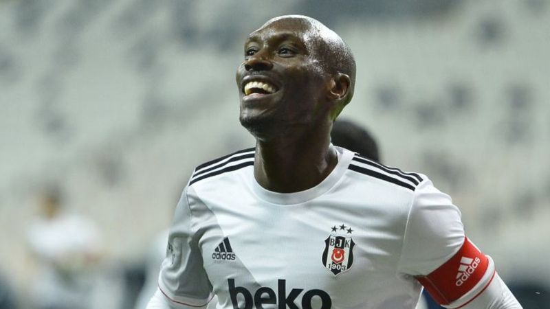 Atiba Hutchinson'ın sözleşmesi uzatılıyor