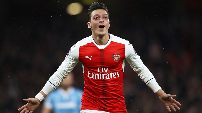 Mesut Özil: Çocukken Okocha'nın F.Bahçe formasını giyerdim