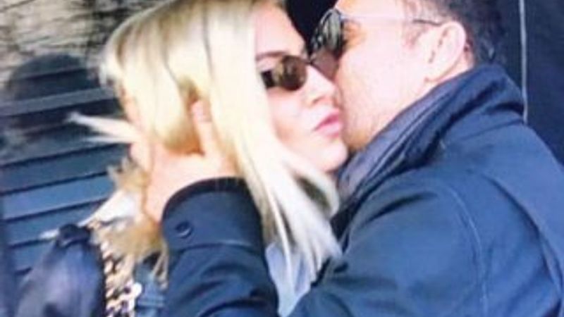 Mustafa Sandal terk edildi