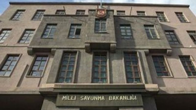 MSB'den Türk bayrağına saldıran ırkçı Yunan vekile tepki