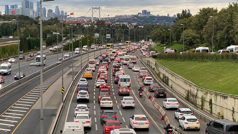 İstanbul'da 7 saatte 1869 sürücüye 969 bin 143 lira ceza kesildi