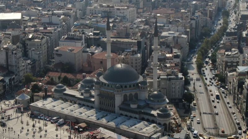 Taksim Camii ibadete açıldı