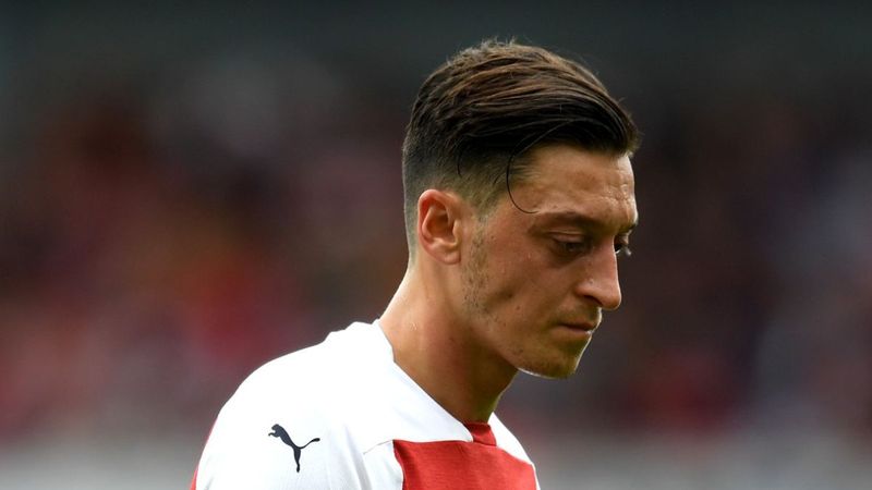 Mesut Özil, Premier Lig kadrosuna da alınmadı