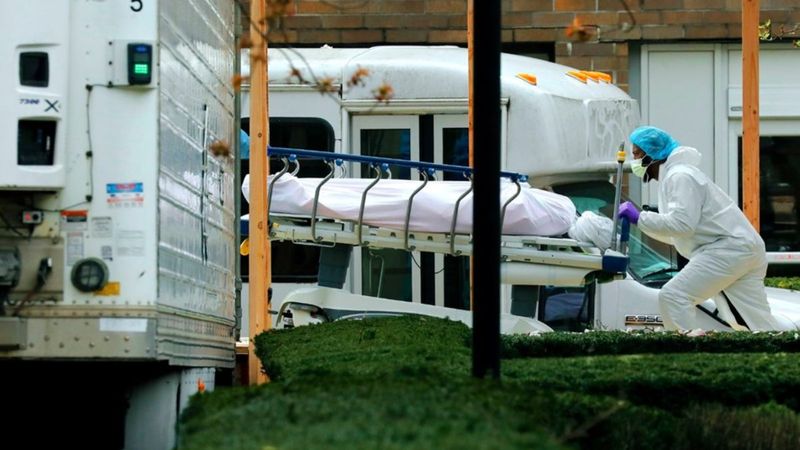 ABD'de koronavirüs 1231 can daha aldı