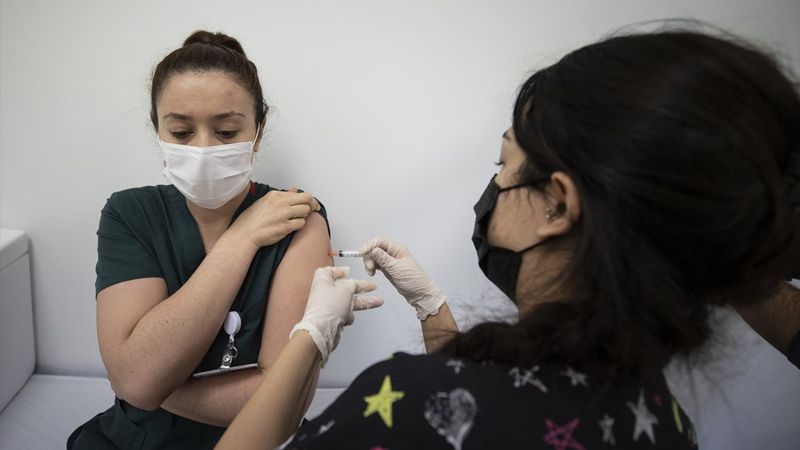 Koronavirüs aşısının uygulama kuralları açıklandı