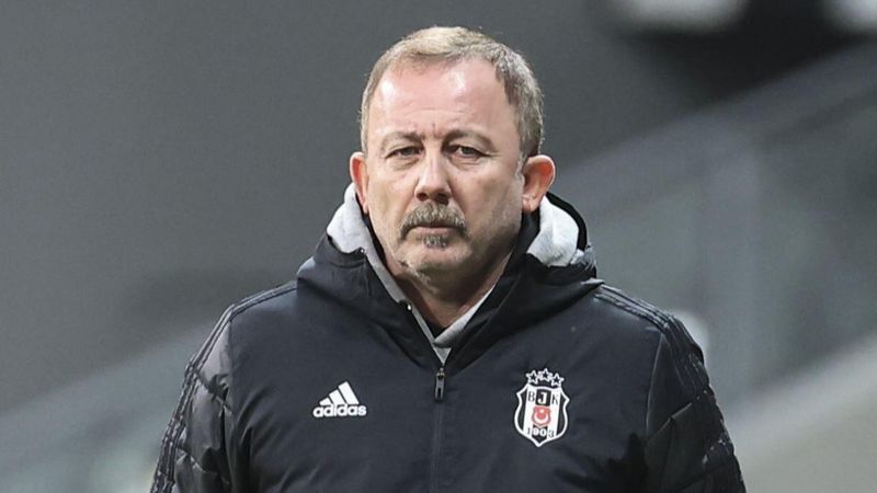 Beşiktaş'ta 10 futbolcunun sözleşmesi bitiyor