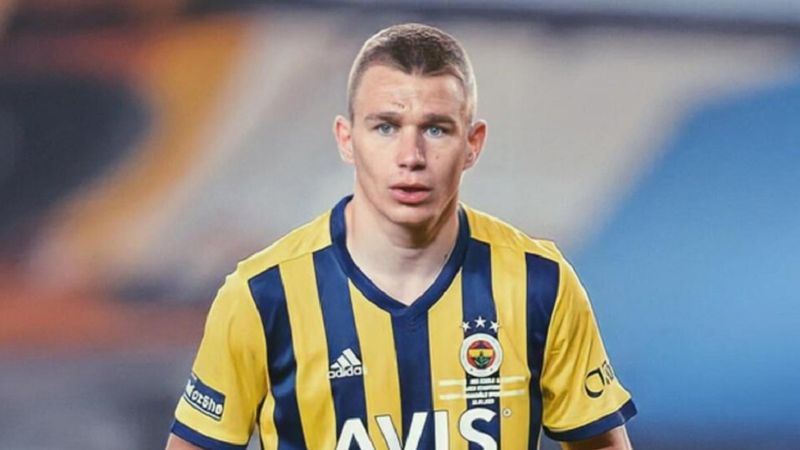 Leicester City, Attila Szalai'yi gündemine aldı