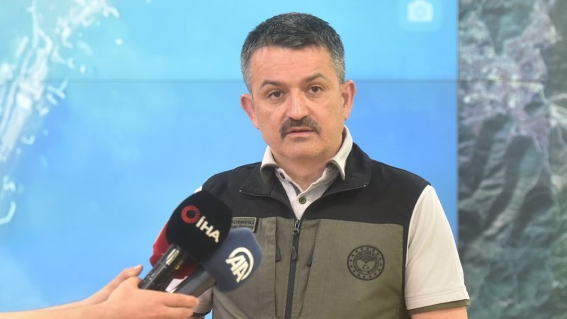 Bekir Pakdemirli: 4 kentte 9 orman yangını devam ediyor