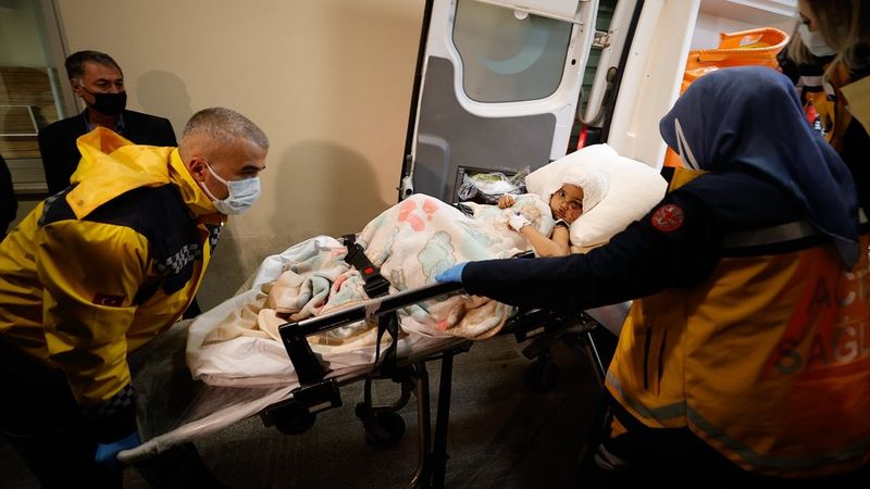 Gaziantep'te pitbull köpeklerin saldırdığı Asiye'nin babası, işinden ve evinden oldu