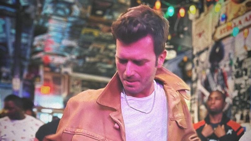 Kıvanç Tatlıtuğ'un dövmesinin sırrı çözüldü