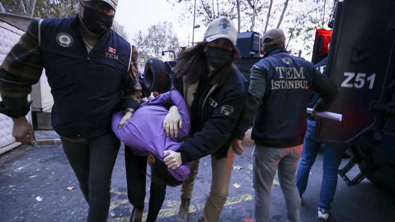 Taksim'deki bombalı saldırıyla ilgili 17 kişi tutuklandı